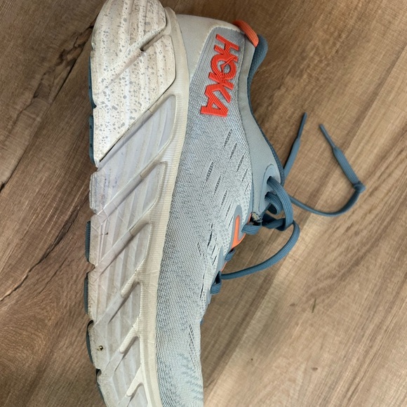 Hokas - Picture 4 of 4